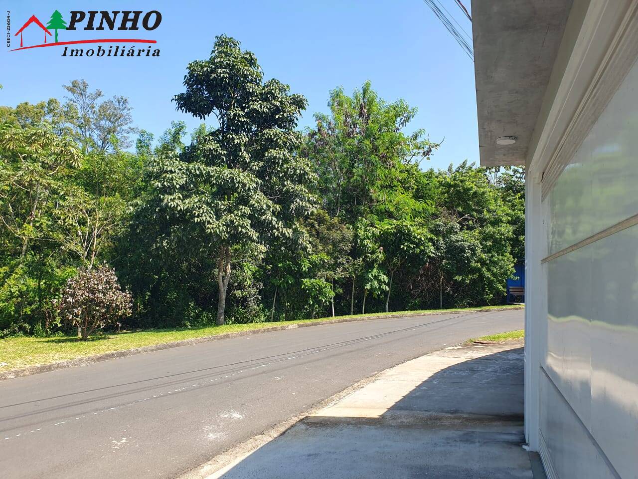 LINDA CASA EM ÁGUAS DE SÃO PEDRO