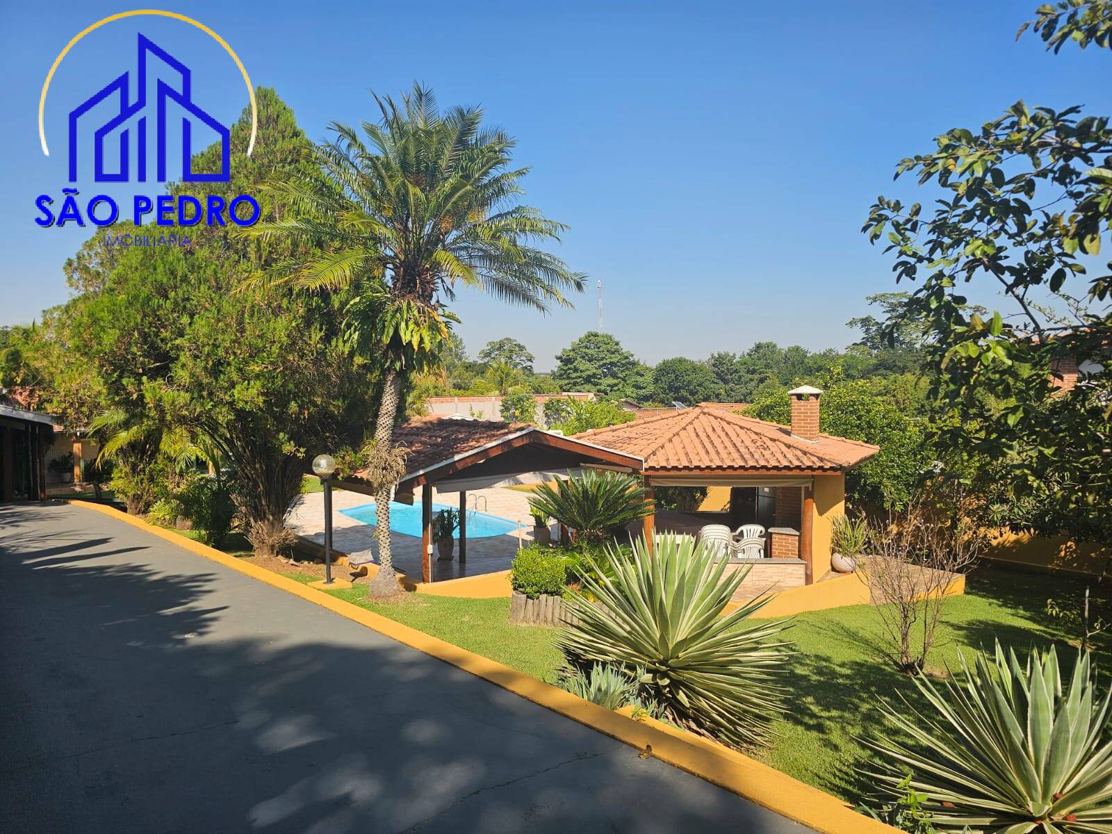 Casa, 3 quartos, 245 m² - Foto 1